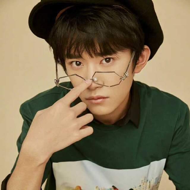 娱乐吃瓜妹易烊千玺微博,揭秘娱乐圈幕后故事